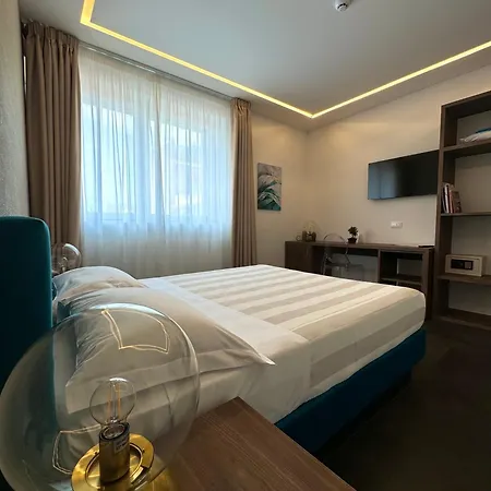 Hotel Outside Boutique